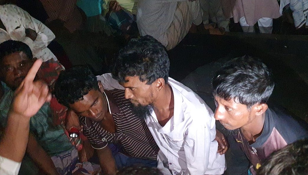 ট্রলারডুবির ঘটনায় উদ্ধার হওয়া কয়েকজন জেলে